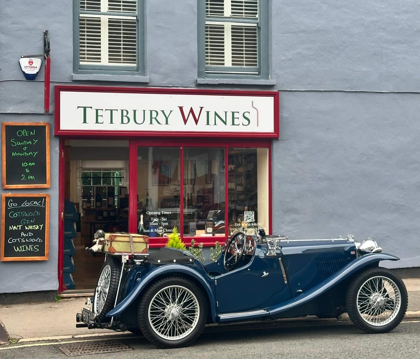  Inside Tetbury Wine
                                        Shop